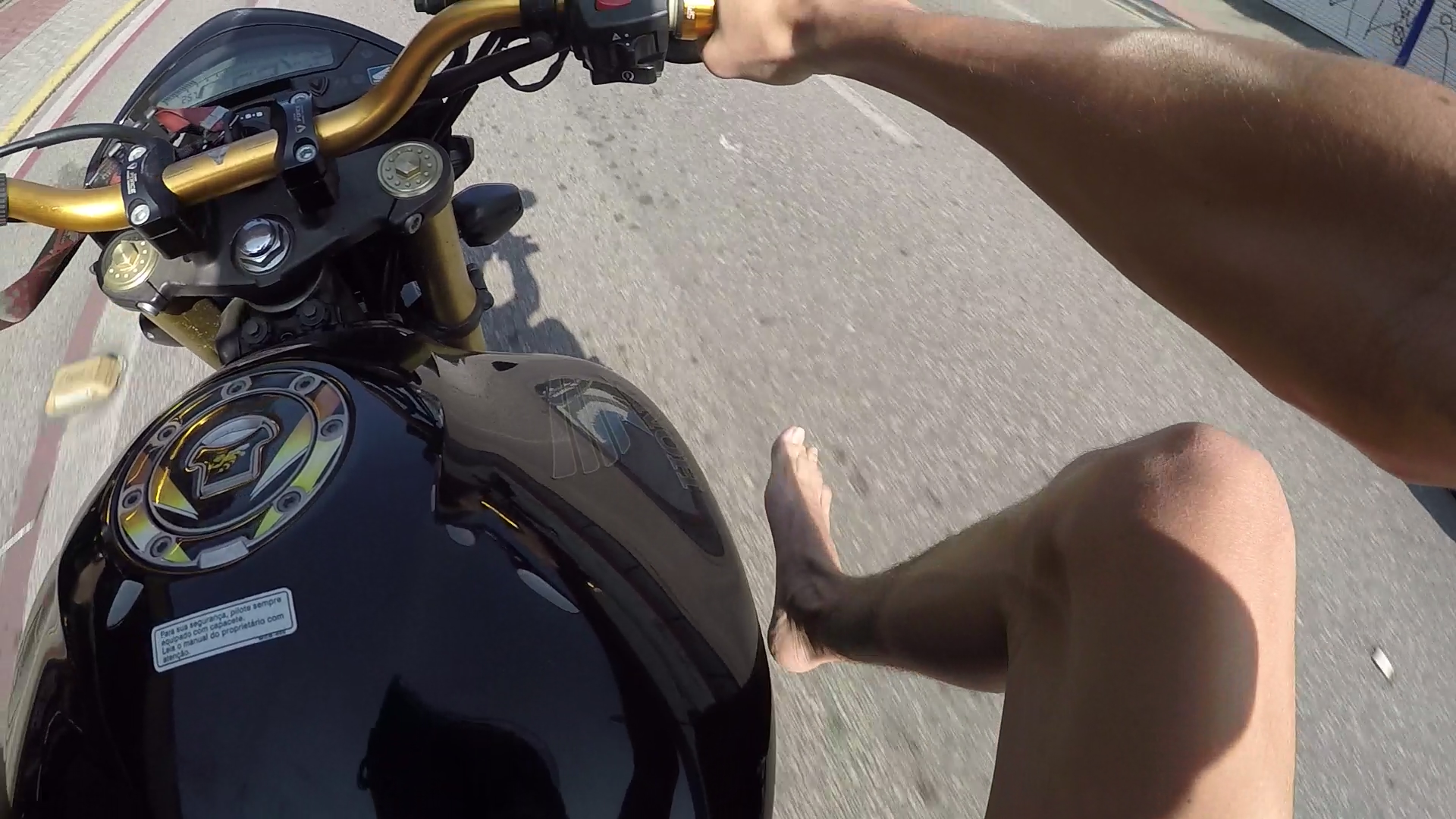 http://videos.introcdc.com/Canal/MotoVlog/Serjona/MotoVlog Praia/GOPR5173.00_04_25_34.Quadro003.png